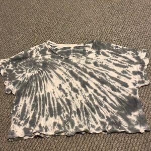 blue dyed cropped tee shirt